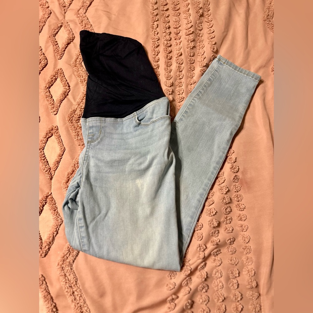 Isabel Maternity Light Wash Jeans‎ – Size 6